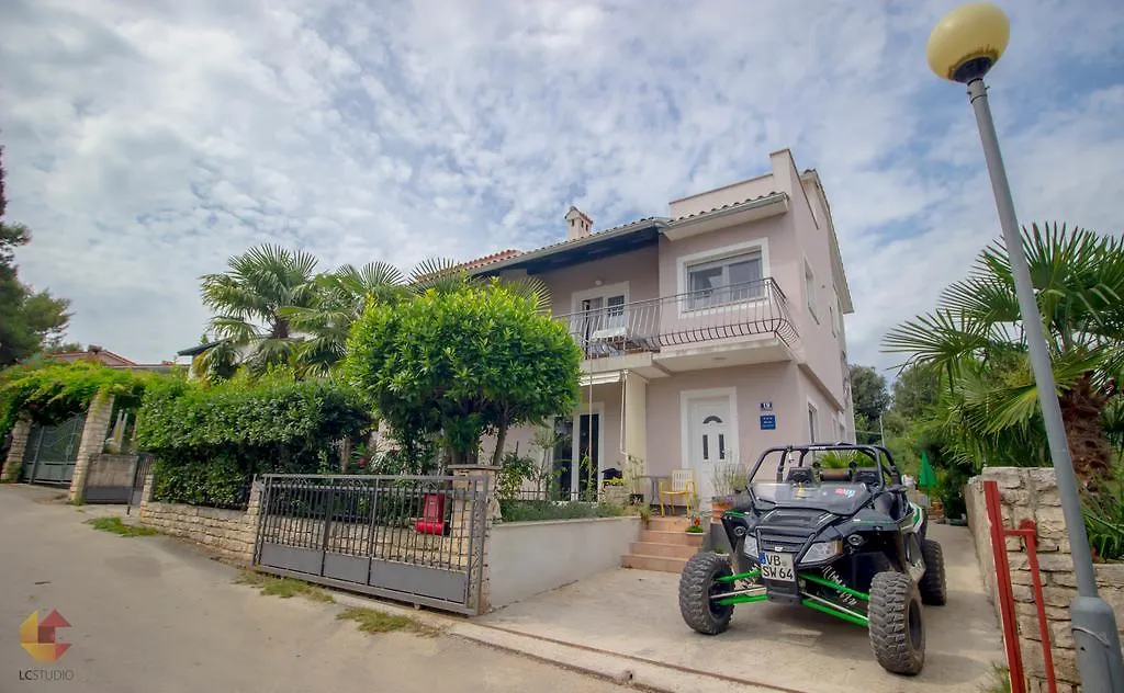 רוביני Apartments Mirta